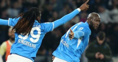 Napoli vola, superata in rimonta 2-1 la Juventus imbattuta